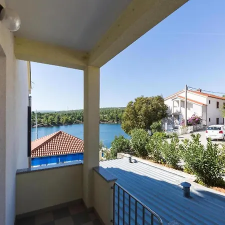 Seaview In With Balcony Apartment Obrovac