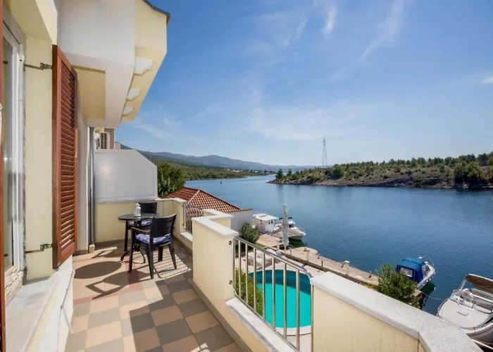 Seaview In Obrovac With Balcony Апартаменты *